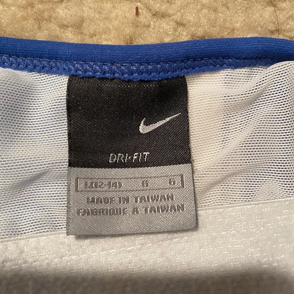 A nike gray tag tank! - Picture 4 of 4